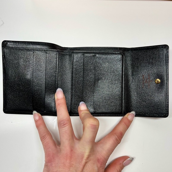 Auth Louis Vuitton Black Epi Leather Elise Bifold Unisex Wallet EUC! W/box - Picture 5 of 11